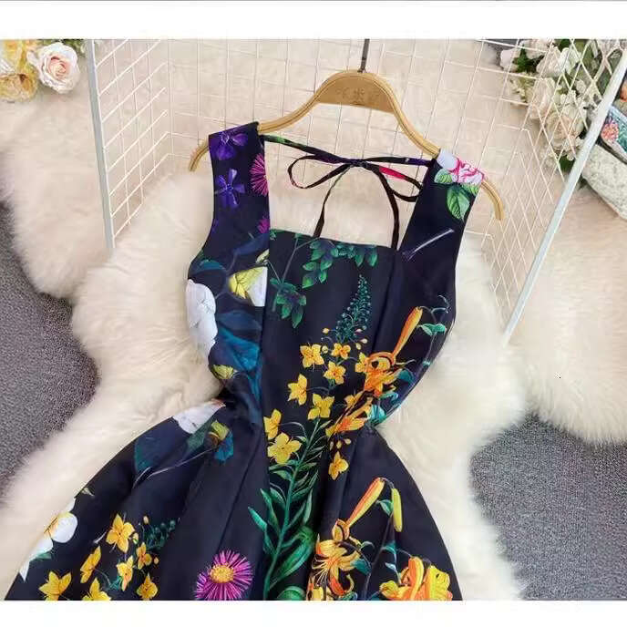 French Haute Couture Tea for Summer Break, Fashionable Elegant, Slimming Slimming. Sleeveless, Backless and Waistless Print with A-line Dress High Wai
