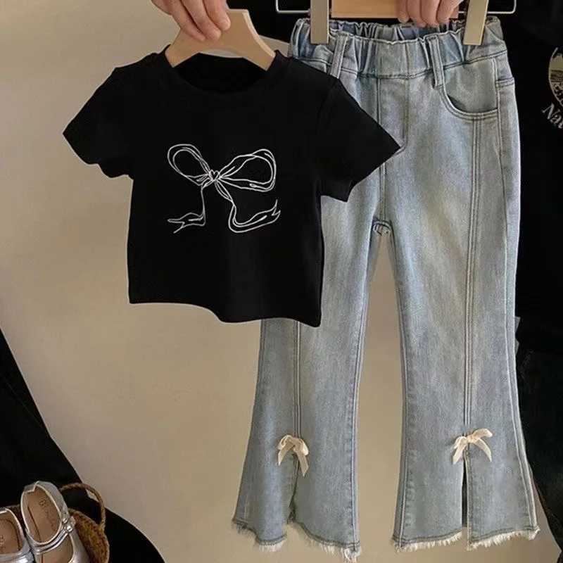Clothing Sets Girls Summer Set 2024 New Middle and Big Childrens Fashionable Flare Jeans Small Girls Short Sleeve Two Piece Set Trendy