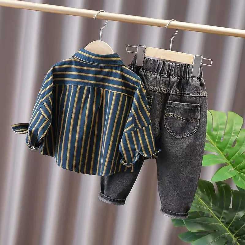 Clothing Sets Boys Set Spring And Autumn 2024 New Handsome Net Red Shirt Childrens Fashionable Baby Shirt Jeans Two Piece Set Kids Clothing