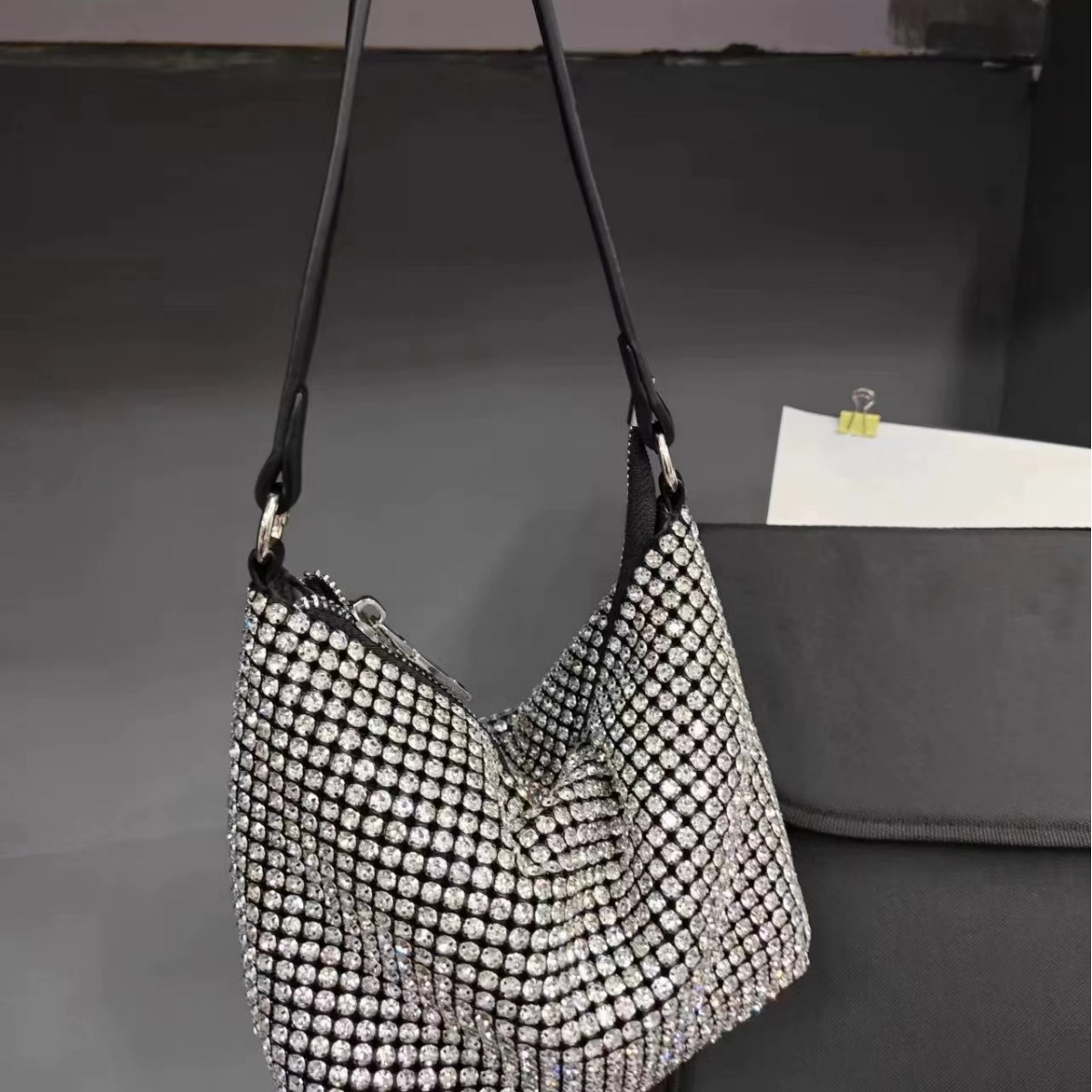 Design sense: Shining full diamond bag, niche 2024 rhinestone bag, light luxury bag, women's level texture hand-held dinner bag