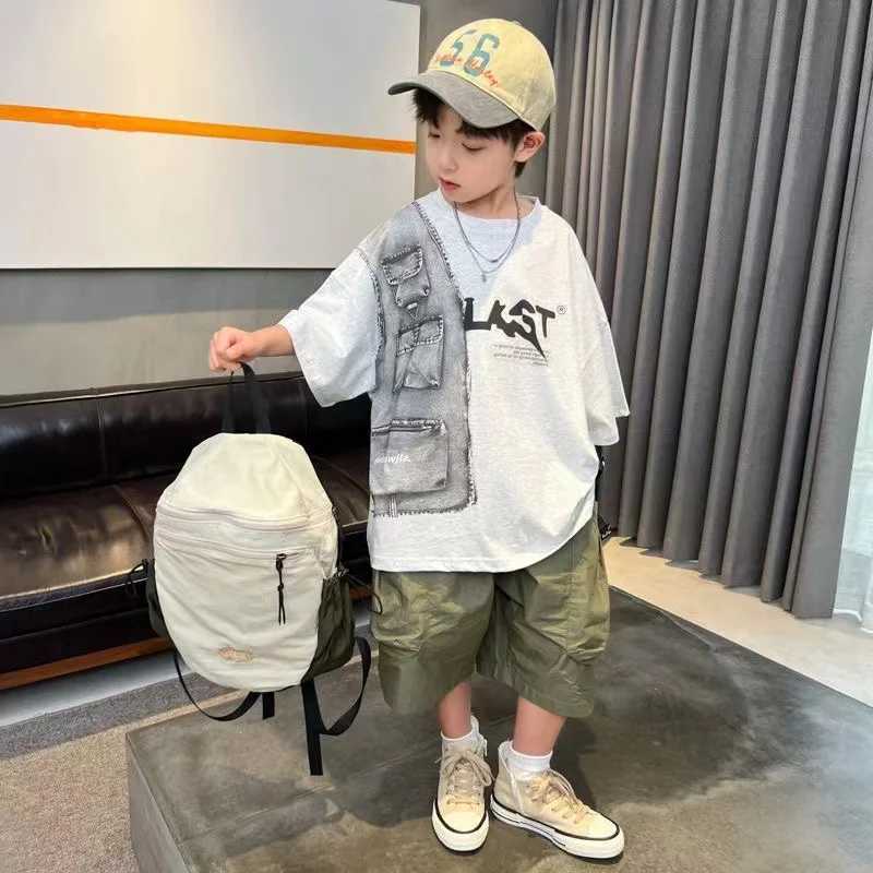 Clothing Sets Boys Fancy Set Boys 2024 New Summer Childrens Summer Fashion Style Medium Sized Childrens Letter Short Sleeve Two-piece Set