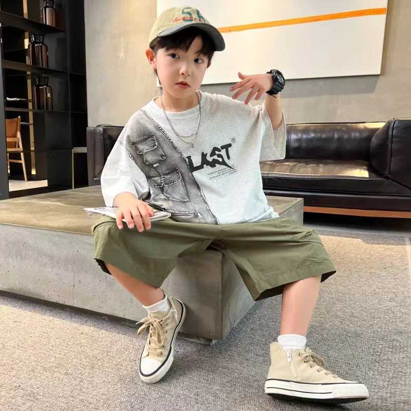 Clothing Sets Boys Fancy Set Boys 2024 New Summer Childrens Summer Fashion Style Medium Sized Childrens Letter Short Sleeve Two-piece Set