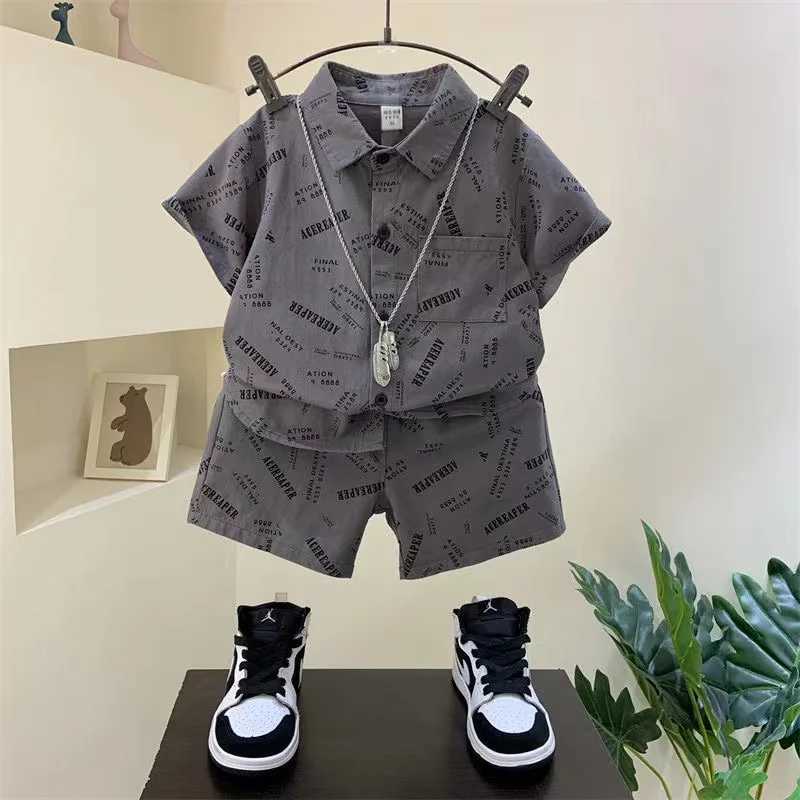 Clothing Sets Boys Short sleeved Shirt Set 2024 New Fashionable Summer Boys Cool and Handsome Clothes Trendy Childrens Clothing