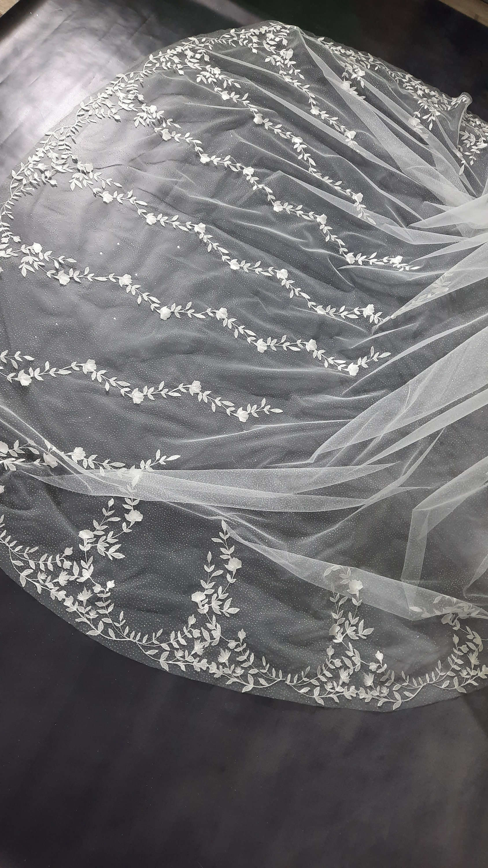 Sparkly Wedding Veil Appliques Appliques Long Royal Bridal Veil Shiny Special Cut with Comb Veil 3M White Ivory Wedding Accessories