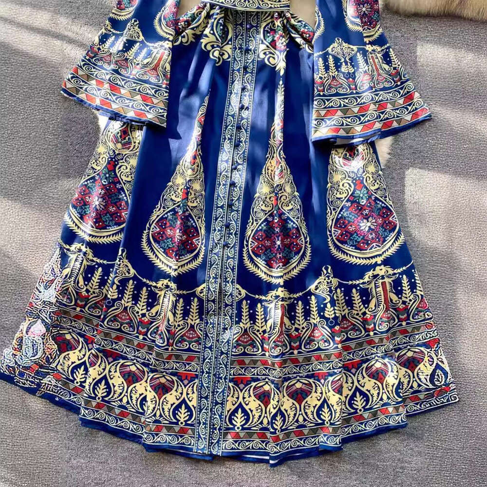 French Palace Style Printed Dress for Autumn Winter with A Waistband Design That Feels Niche, Light Luxury and Fairy Like Long Skirt Pregnant Womens D