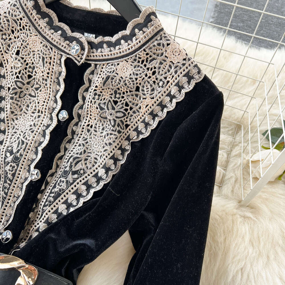 French Palace Style Heavy Industry Embroidered Velvet Sleeved Design with Fake Two Piece Long Flare Dress Temperament Sexy Pregnant Womens Dress Lace 