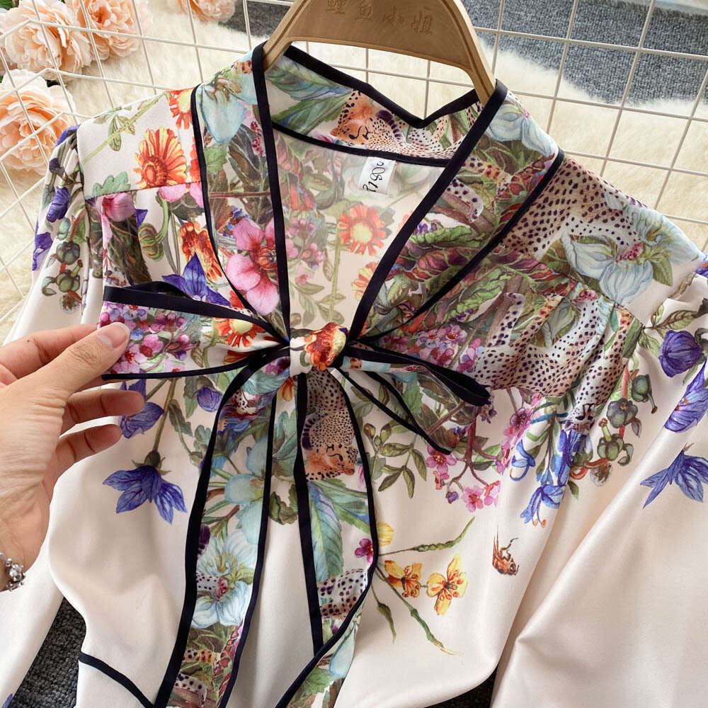Palace Style Elegant Floral High-end Dress with Tie and Bow, Cinching Waist for Slimming Effect, Lace Over Knee Long Skirt Self-cultivation Lace Dress