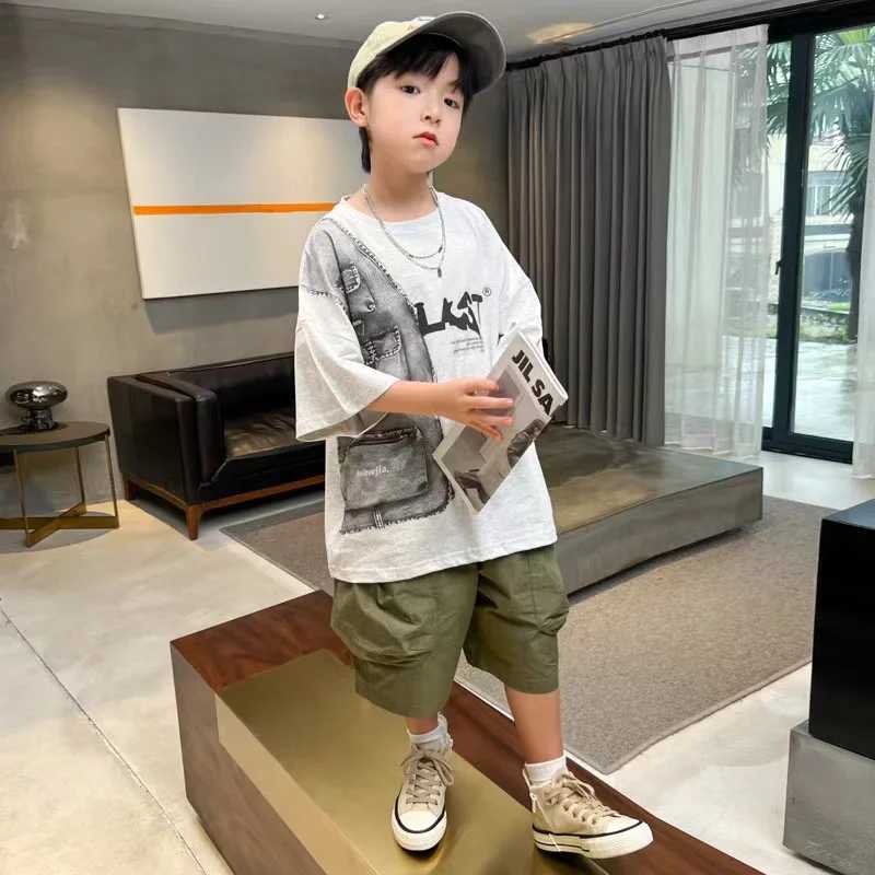 Clothing Sets Boys Fancy Set Boys 2024 New Summer Childrens Summer Fashion Style Medium Sized Childrens Letter Short Sleeve Two-piece Set