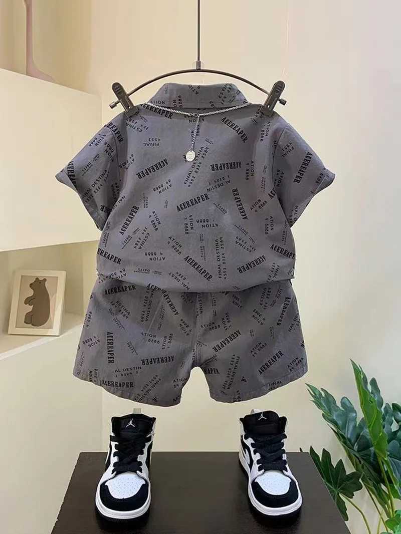 Clothing Sets Boys Short sleeved Shirt Set 2024 New Fashionable Summer Boys Cool and Handsome Clothes Trendy Childrens Clothing