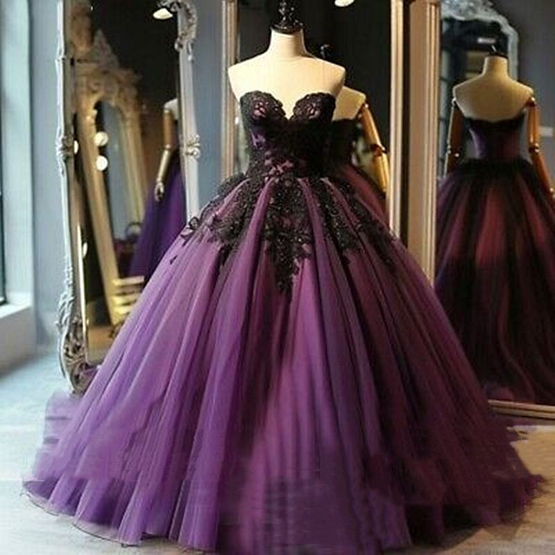 Strapless Purple Tulle A-Line Gothic Wedding Dresses With Black Lace Appliques Sleeveless Floor Length Vintage Bridal Gowns Lace-Up corset Back