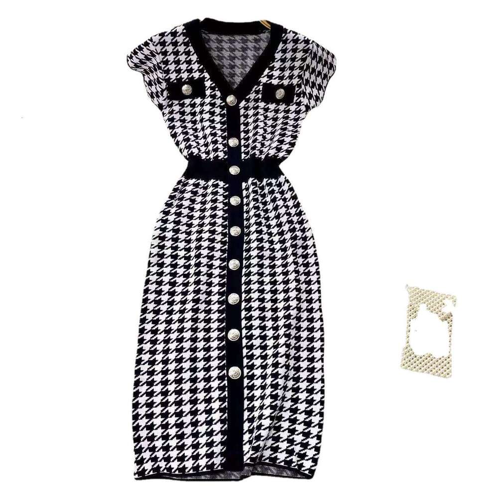 Qianniao Grid Knitted Dress with Waist Cinching, Summer New Style Temperament, V-neck Breasted Slim Fit, Mid Length, Hip Hugging Skirt Bifurcated BOHO