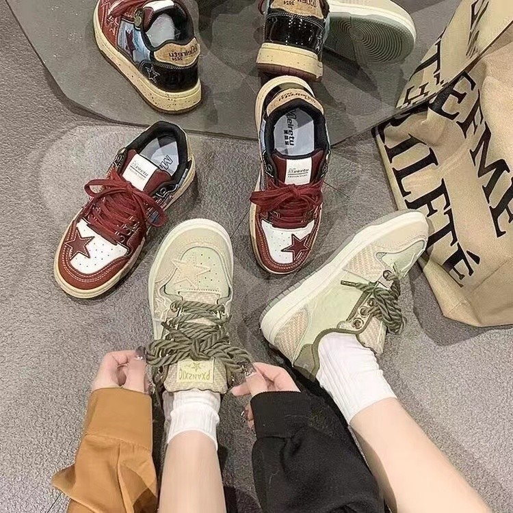 Thick soled star board shoes for women spring 2024 new lightweight casual shoes flat bottomed versatile white shoes free shipping