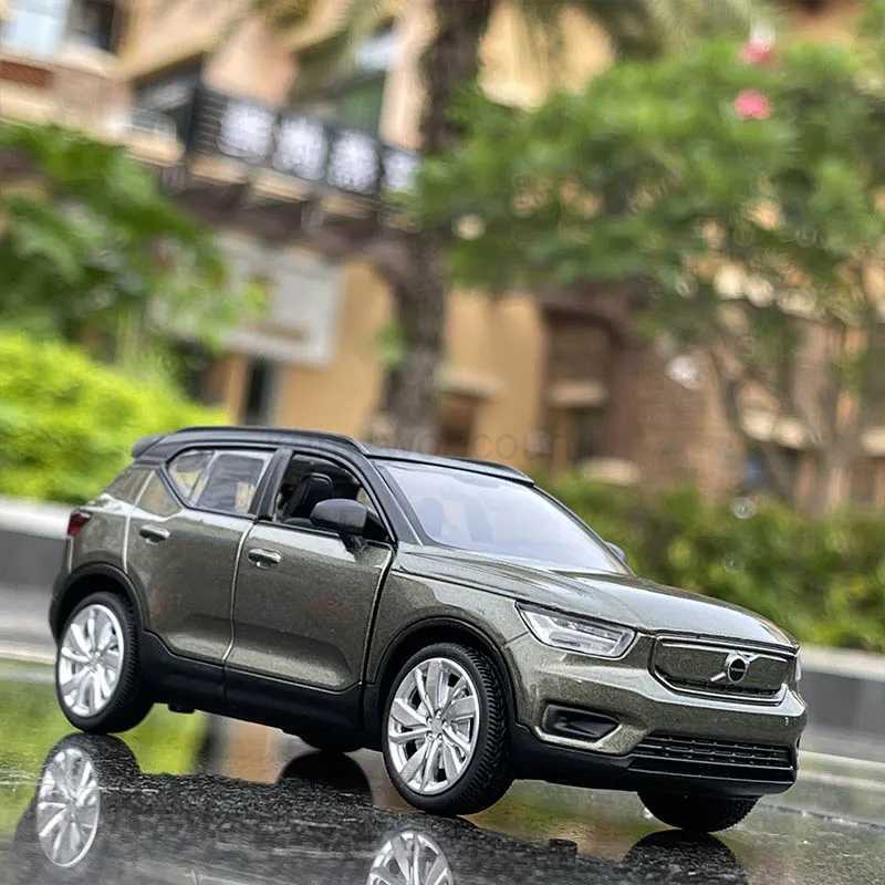 1 32 VOLVOs XC40 Alloy Car Model Diecast Toy Vehicles Metal Car Model Sound and Light Collection Simulation Childrens Toy GiftM240717