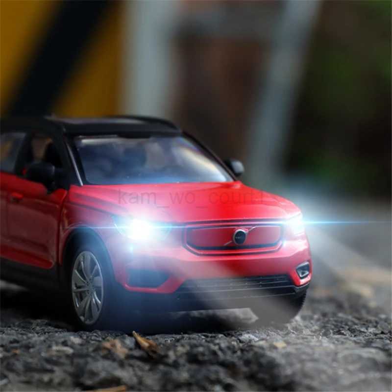 1 32 VOLVOs XC40 Alloy Car Model Diecast Toy Vehicles Metal Car Model Sound and Light Collection Simulation Childrens Toy GiftM240717