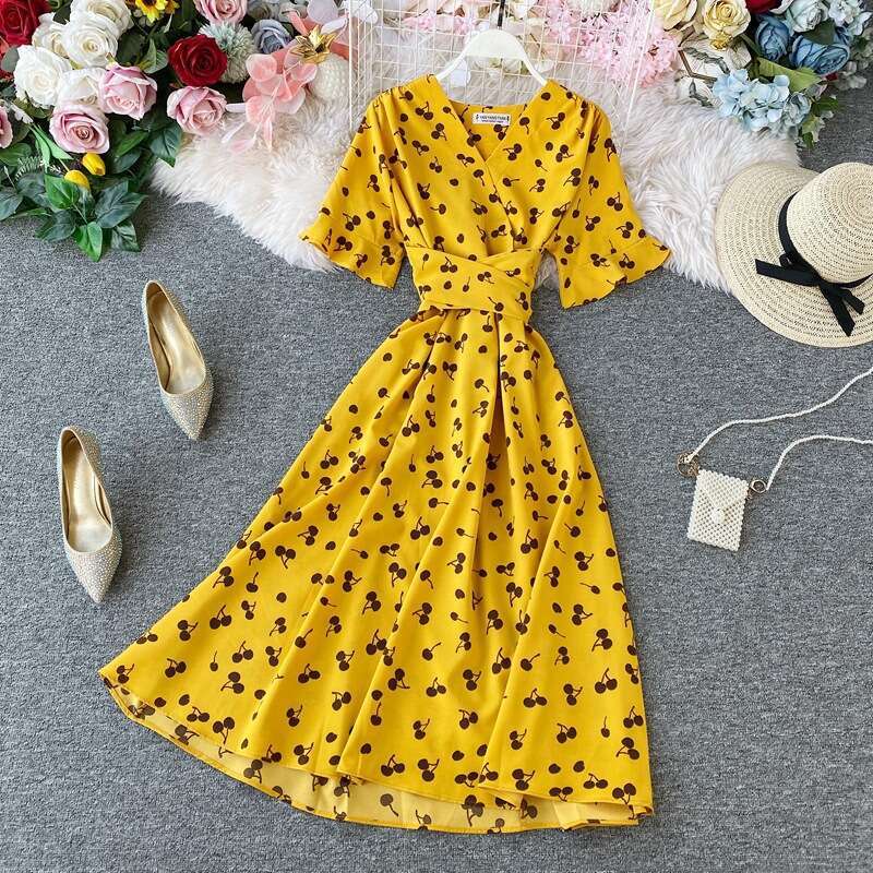 French V-neck Dress Short Sleeved Xia Ins Super Hot Lace Waist Up Seaside Vacation Beach Over Knee Large Swing Long Skirt High Waist Dress