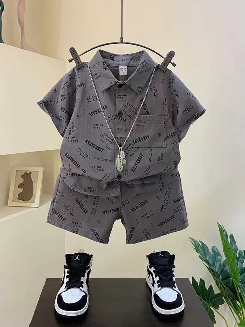 Clothing Sets Boys Short sleeved Shirt Set 2024 New Fashionable Summer Boys Cool and Handsome Clothes Trendy Childrens Clothing