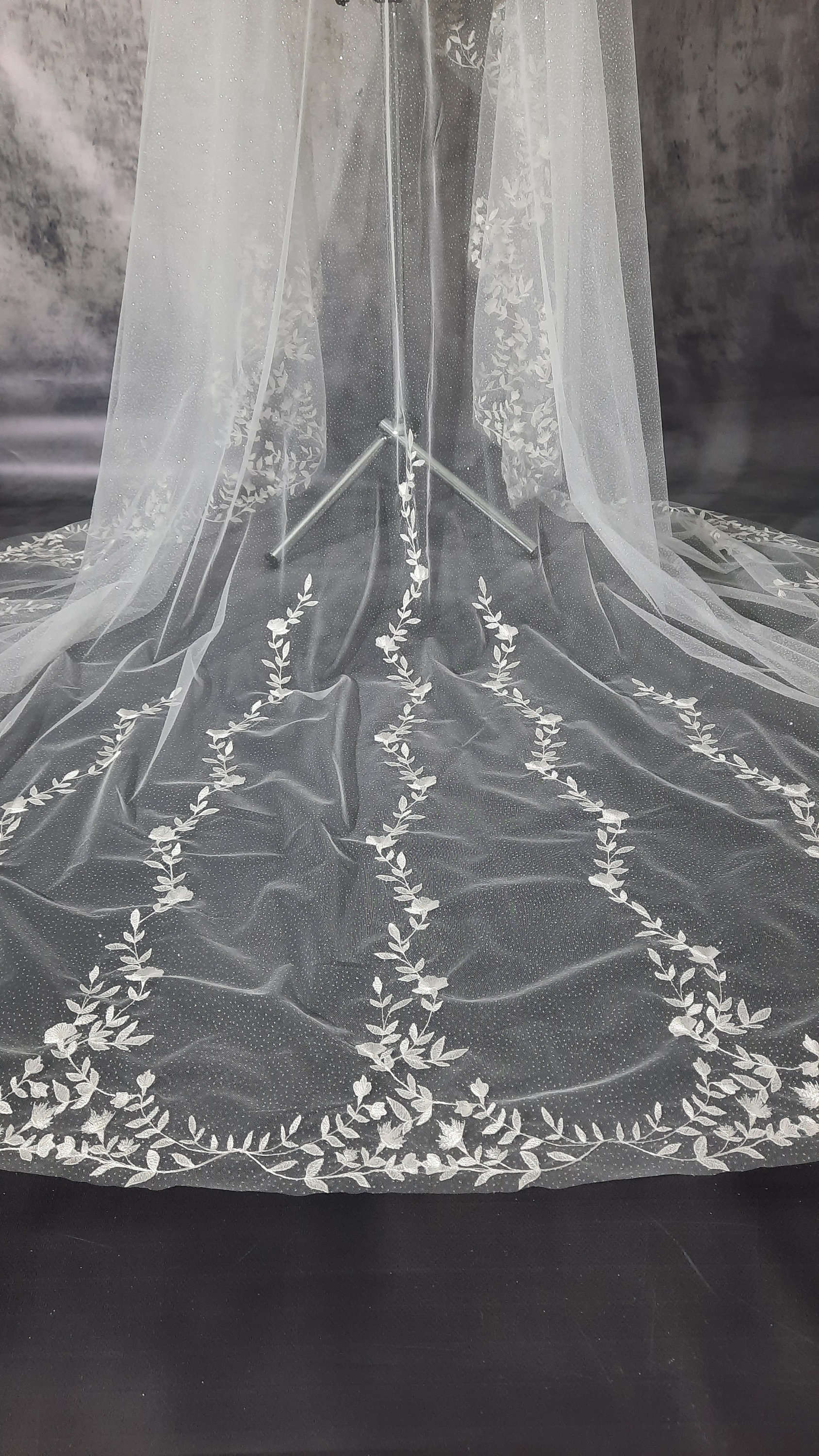 Sparkly Wedding Veil Appliques Appliques Long Royal Bridal Veil Shiny Special Cut with Comb Veil 3M White Ivory Wedding Accessories