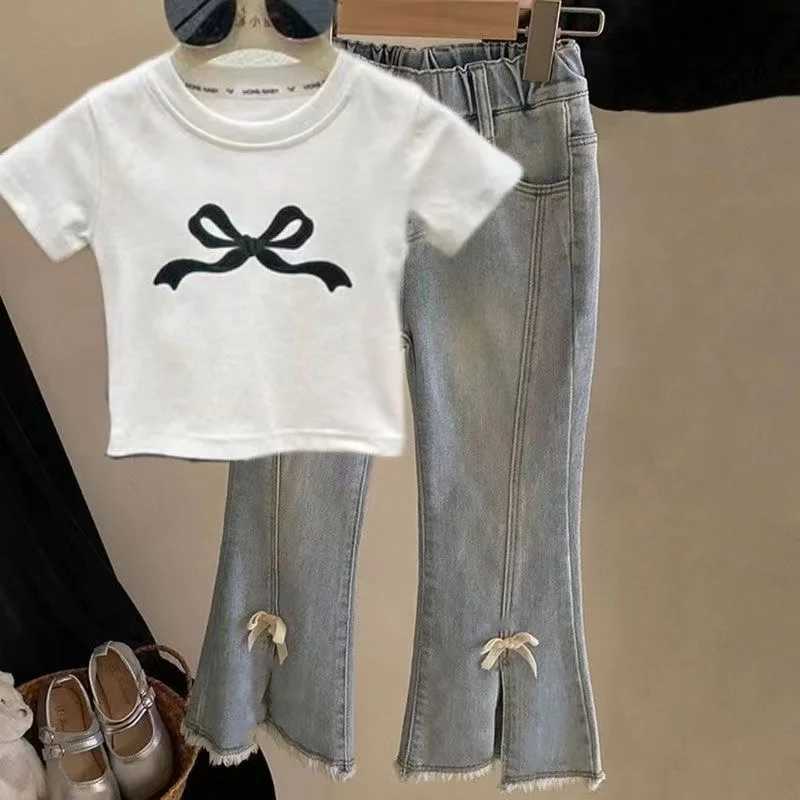 Clothing Sets Girls Summer Set 2024 New Middle and Big Childrens Fashionable Flare Jeans Small Girls Short Sleeve Two Piece Set Trendy