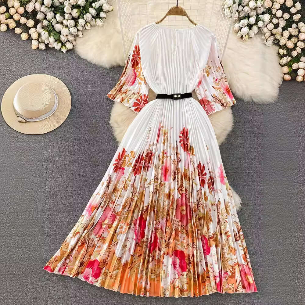High End, Light Luxury, and Temperament. A Quarter Sleeved Round Neck with A Waist Cinched A-line Pleated Print Dress. Elegant Large Hem Long Skirt