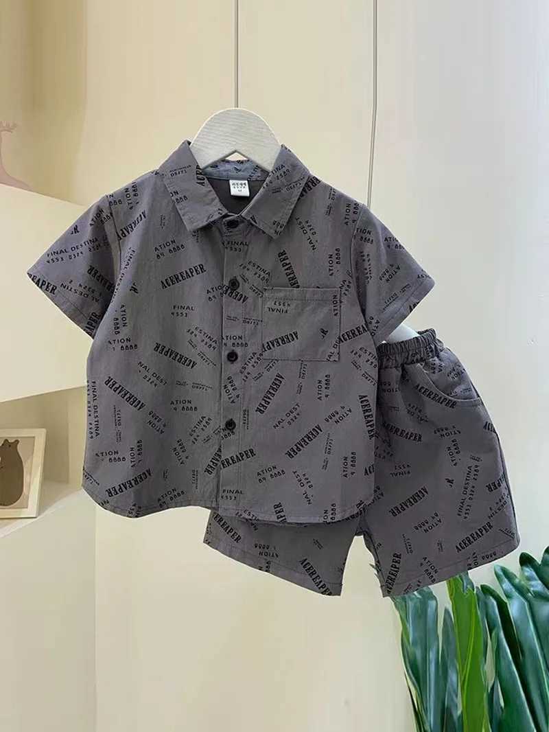 Clothing Sets Boys Short sleeved Shirt Set 2024 New Fashionable Summer Boys Cool and Handsome Clothes Trendy Childrens Clothing