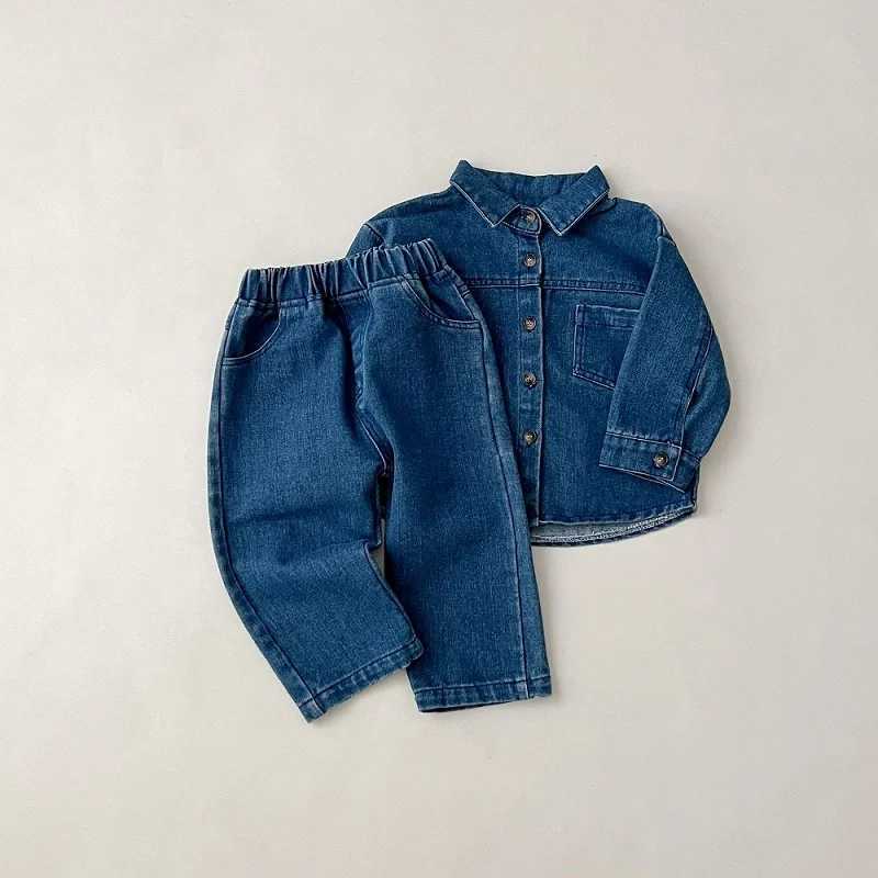 Clothing Sets Baby clothes 2024 new childrens solid color long sleeved denim set boys and girls cardigan long pants casual sports two-piece