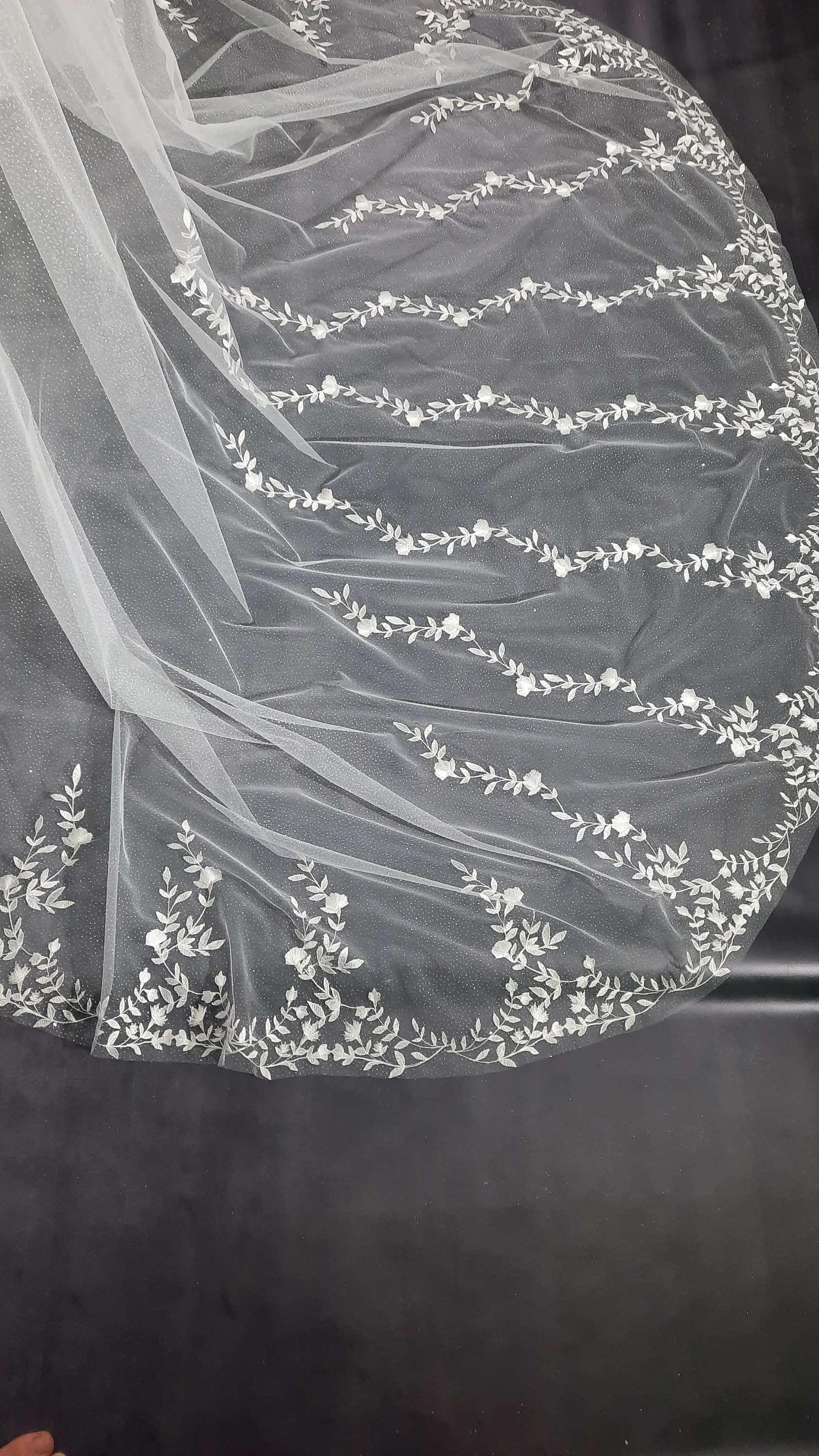Sparkly Wedding Veil Appliques Appliques Long Royal Bridal Veil Shiny Special Cut with Comb Veil 3M White Ivory Wedding Accessories