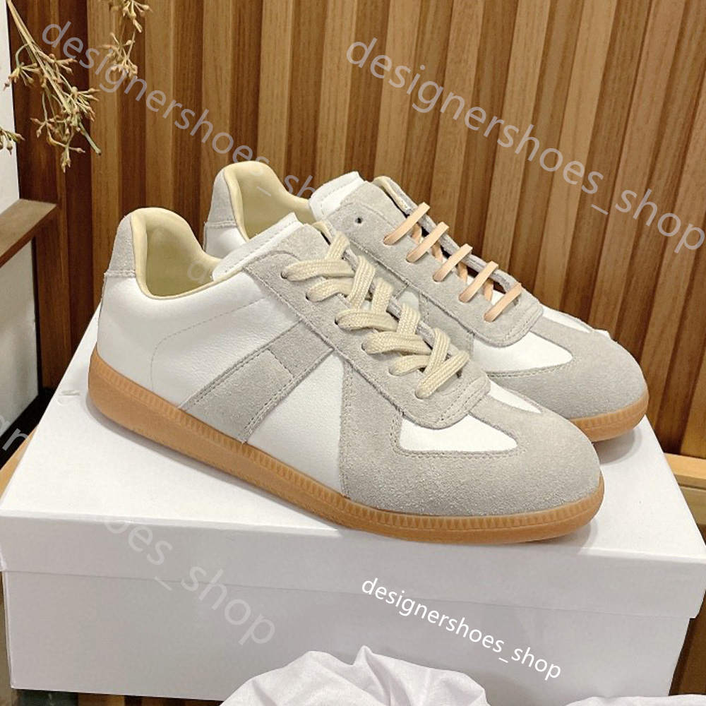 Replica sneakers Man Woman Soft Leather Shoes 100% real leather mirror quality designer Sneakers SIZE 35-45 luxury trainer outdoor shoes Flat running shoes with box