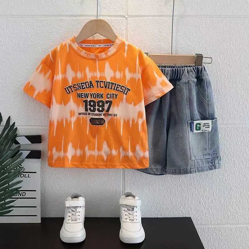 Clothing Sets Boys Short sleeved Set Summer 2024 New Childrens Fashionable Baby Summer Dress Little Boy Casual Sports Two Piece Set