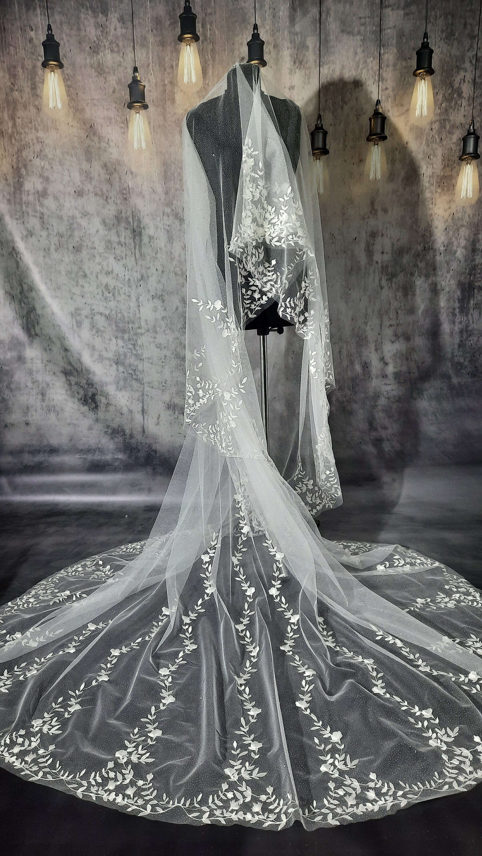 Sparkly Wedding Veil Appliques Appliques Long Royal Bridal Veil Shiny Special Cut with Comb Veil 3M White Ivory Wedding Accessories