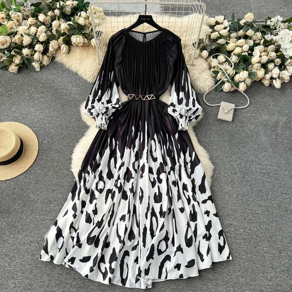 Feng 2024 New Womens Dress with Extra Large Print, Pleated Pleats, Waistband, and Holiday Dress Temperament Waist Novelty SKINNY DRESS