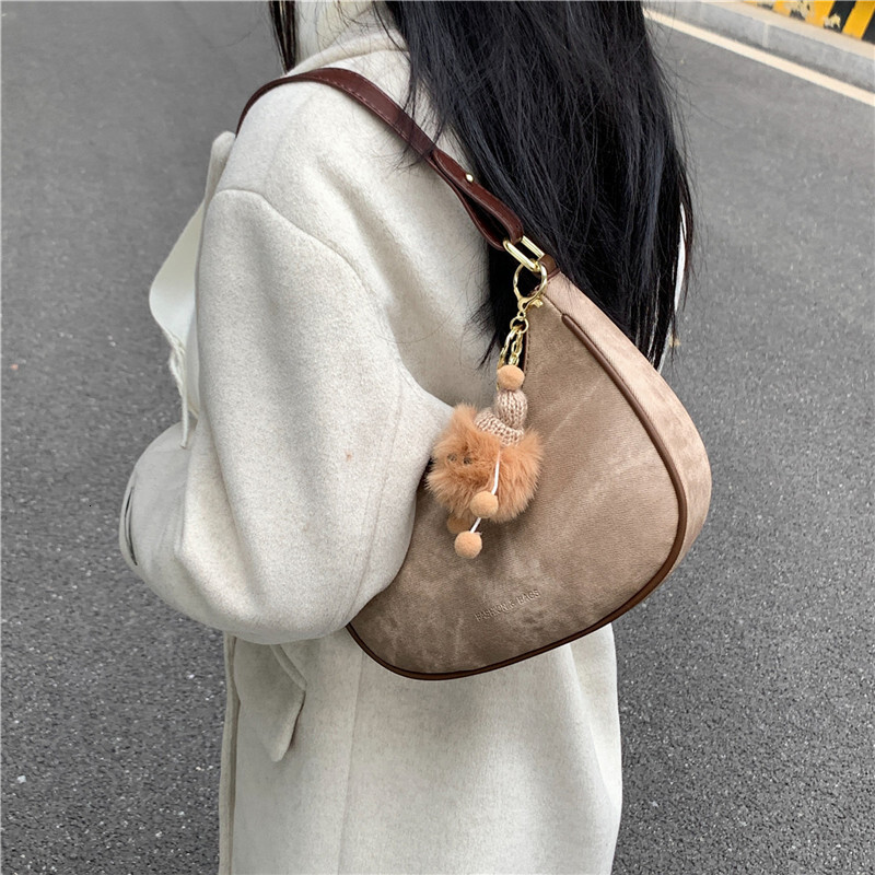 High end handbag for women in autumn winter 2023, new fashionable underarm bag, niche design, casual and versatile single shoulder crossbody bag H7.18