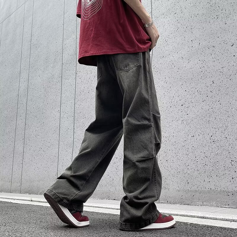 American style high street stacked vintage washed denim jeans for men in spring fashion, with a hanging sensation and wide leg pants that can be dragg