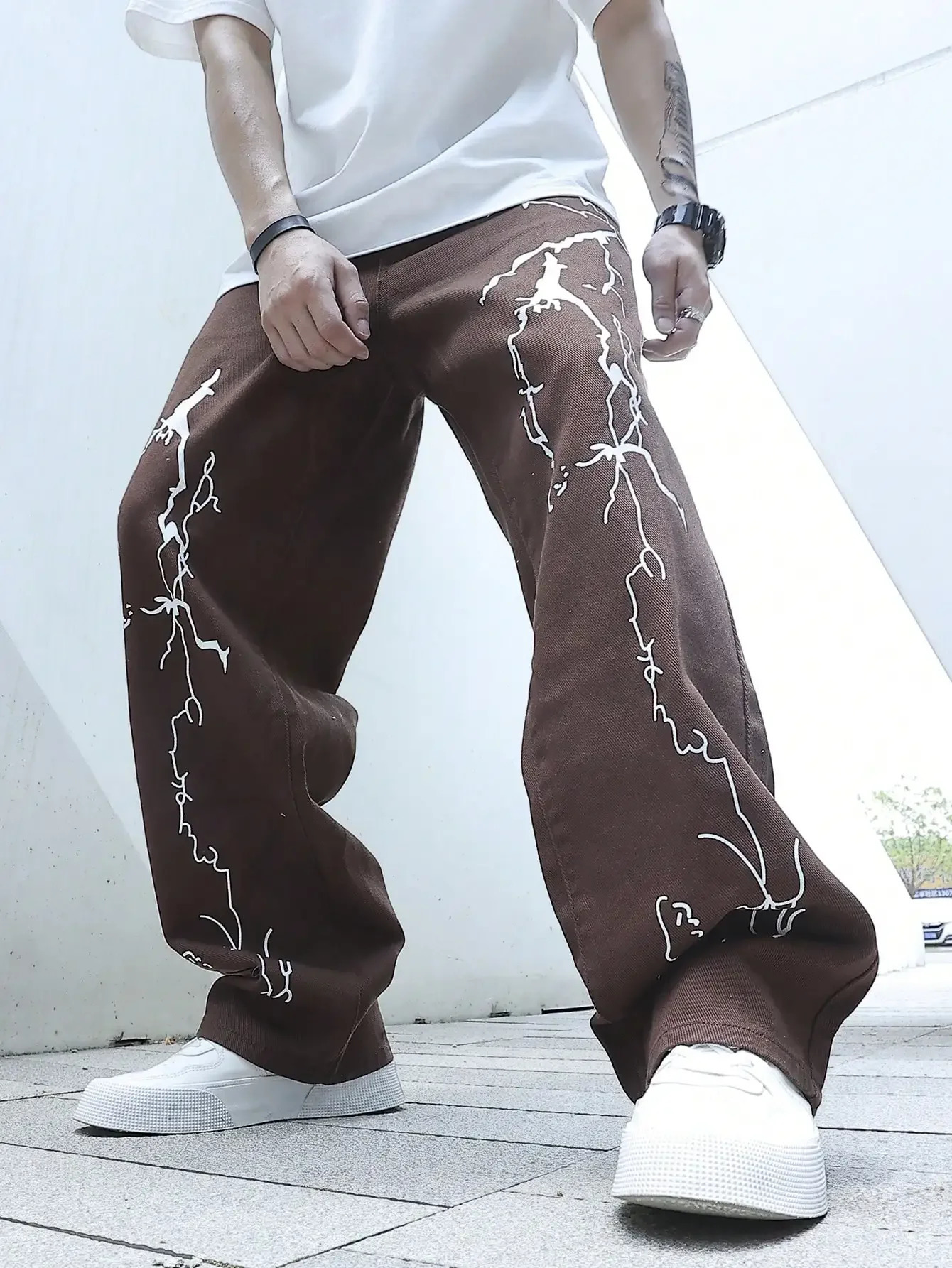 Graffiti printed jeans for mens gradient hip-hop Trojan harem cartoon loose casual ankle strap pants for mens denim jeans 240710
