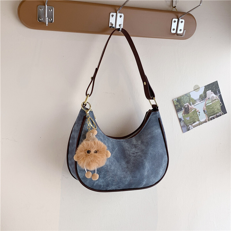 High end handbag for women in autumn winter 2023, new fashionable underarm bag, niche design, casual and versatile single shoulder crossbody bag H7.18