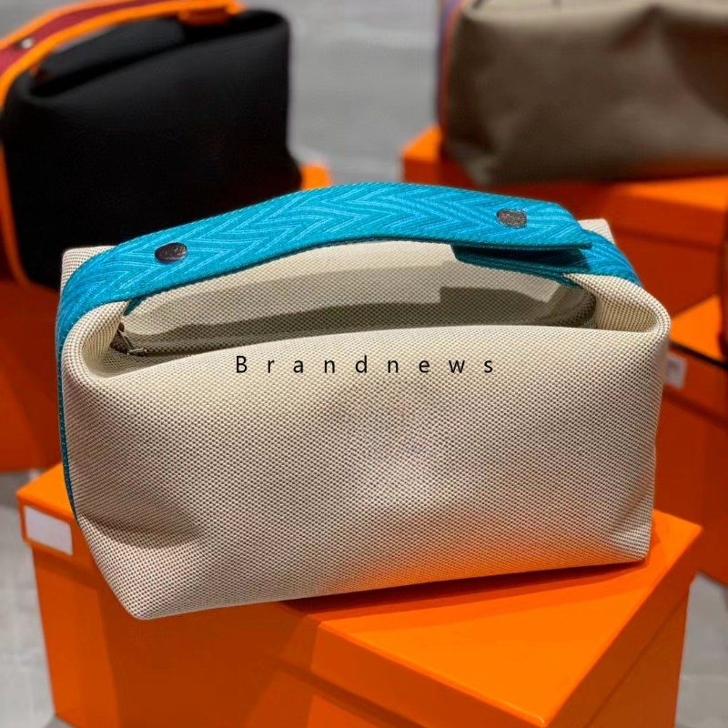 New Collection Fashion Designer Canvas Makeup Large Capacity High Quality Cosmetics Travel Storage Bag Camera Bag Wallet And Handbag Free Delivery