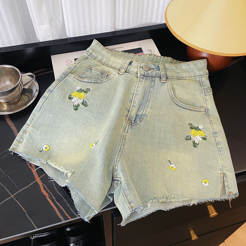 Korean style design with contrasting colors, embroidered flowers, elastic slit, high waist, straight tube, slimming effect, fringed denim shorts, wome