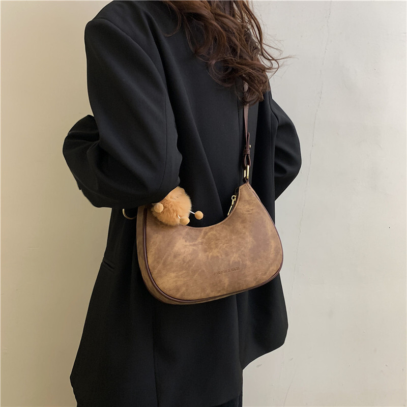 High end handbag for women in autumn winter 2023, new fashionable underarm bag, niche design, casual and versatile single shoulder crossbody bag H7.18