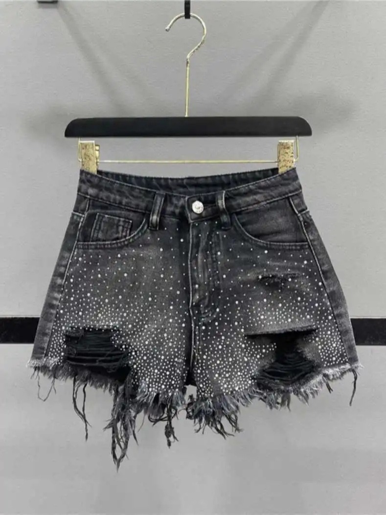 Heavy Industry Diamond Denim Shorts for Women's 2024 Summer New High Waist Slimming Spicy Girl with Broken Holes, Ragged Edges, Wide Legs Hot Pan