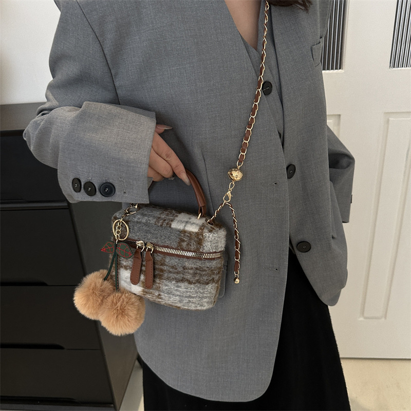 Autumn and winter popular woolen box small for women 2024 new fashion versatile crossbody super hot plaid shoulder bag H7.18#16