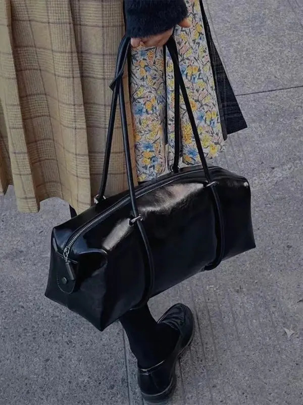 Womens Vintage Boston Handbag Pu Leather Motor Tyle Pillow Shoulder Bag Large Capacity Simple Black Square Bag Suitable for Girls 240704