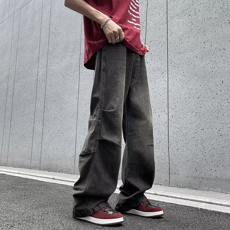 American style high street stacked vintage washed denim jeans for men in spring fashion, with a hanging sensation and wide leg pants that can be dragg