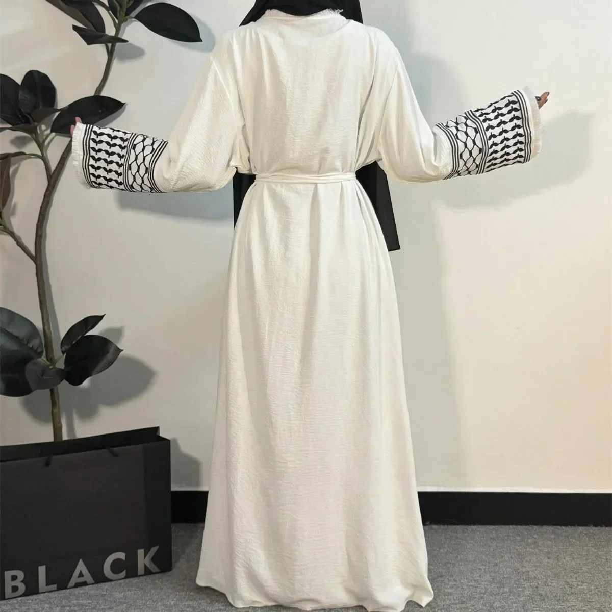 Open Front Abaya Muslim Long Sleeve Cardigan Abayas Maxi Dress Womens Clothing Tassel Embroidery Out Kaftans Women Jilbabs 240715wtt