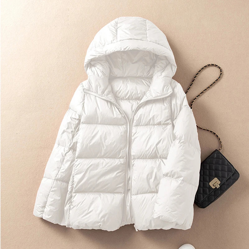Lagabogy 2024 Winter Light Hooded Warm Puffer Jacket Women 90% White Duck Down Soft Coat Female Casual Bread Short Outwear 240712