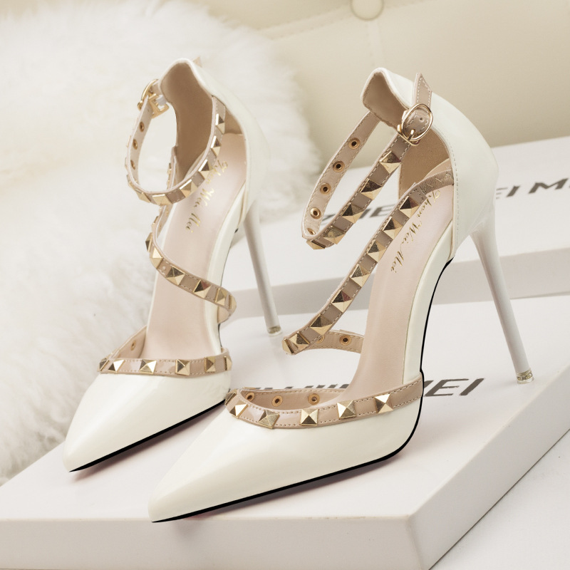 Women's Shoes Rivet Roman Sandals PUMPS Sexy Slim Stiletto Nightclub High Heels Shallow Mouth Luxury Designer Pointed Sandalias