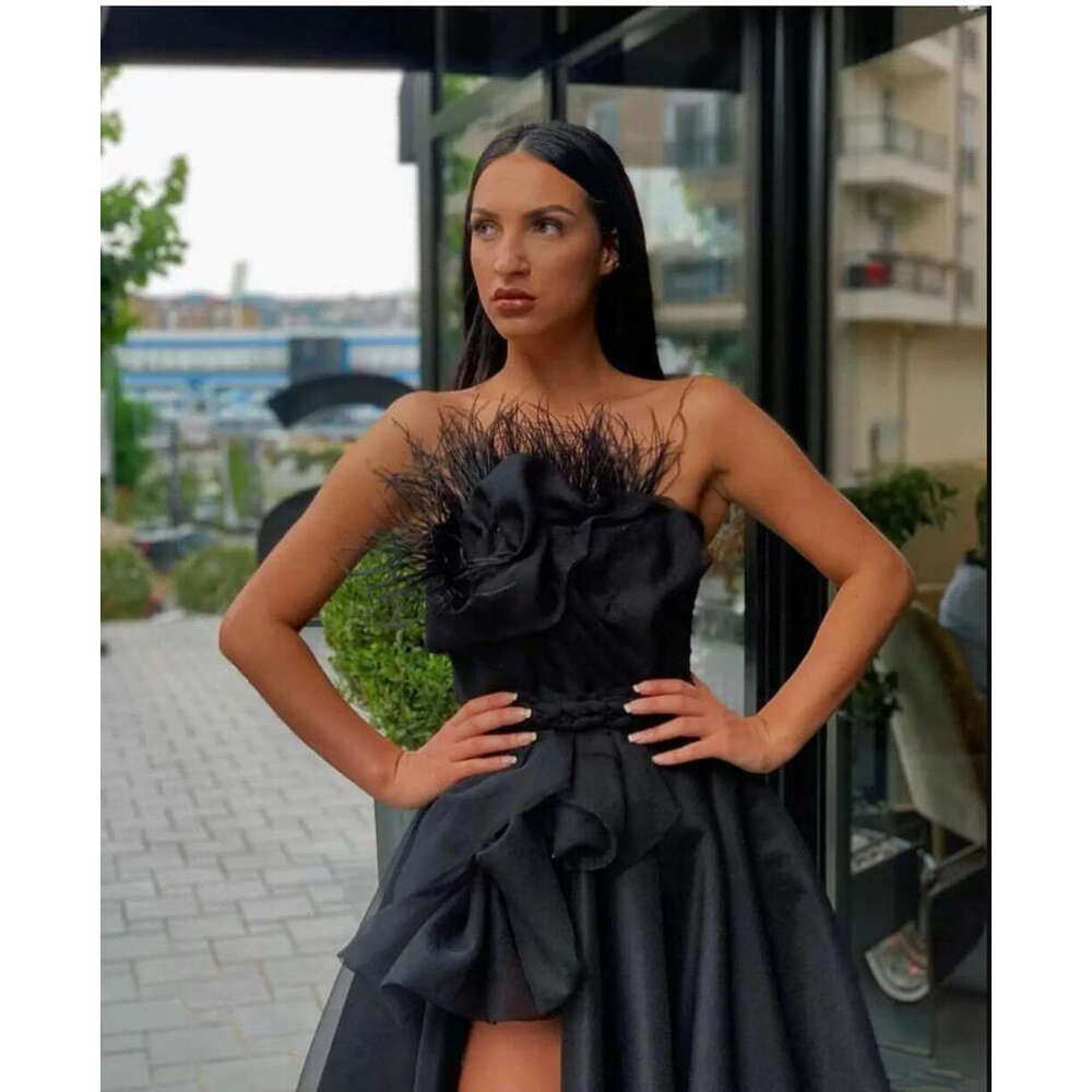 Black Evening Dresses 2024 Strapless Satin Feather A e High Split Sweep Train Formal Party Prom Gowns tail Robe De Soiree