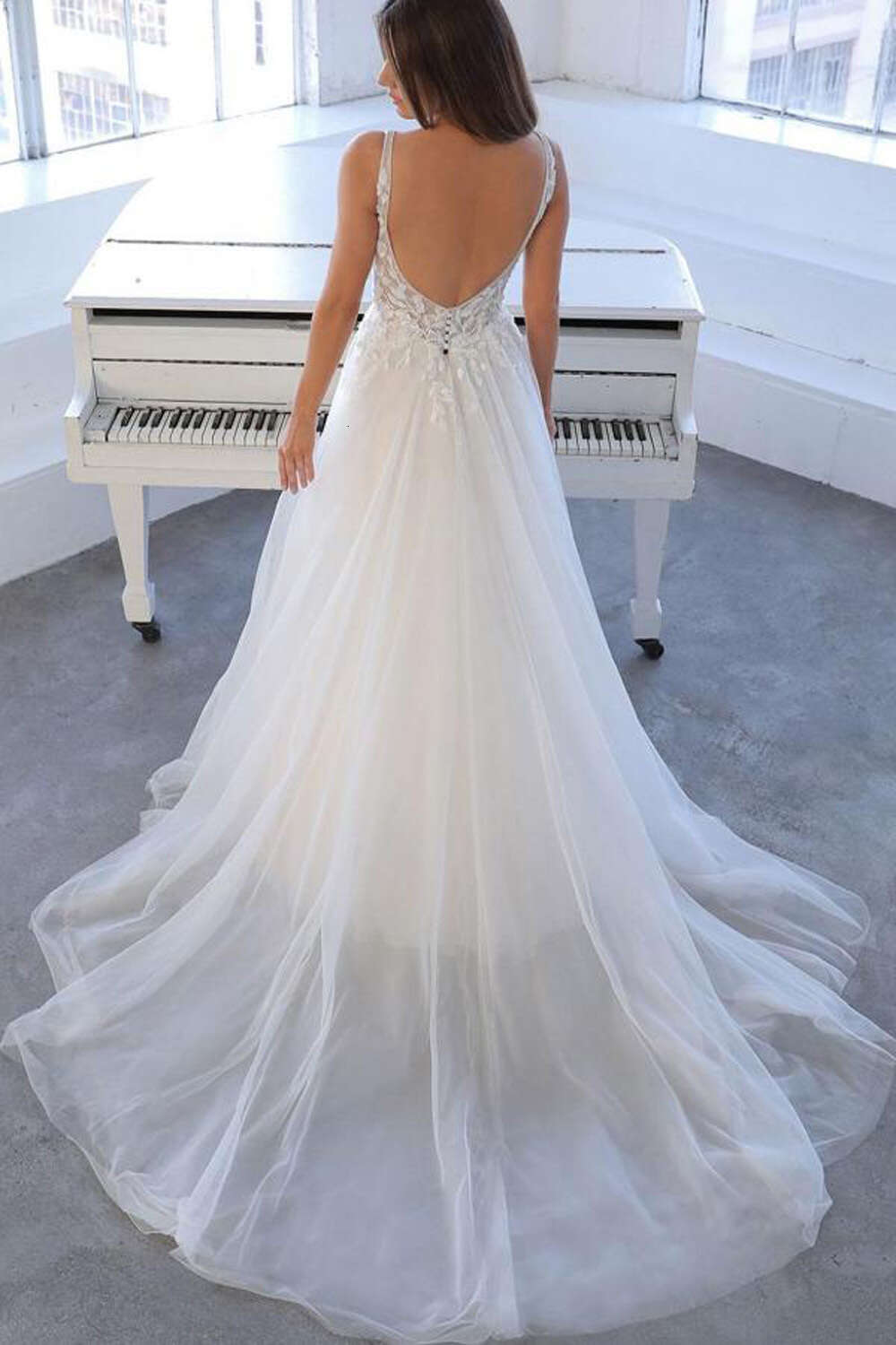 Soft Tulle Simple White Wedding Dresses V Neck Sleeveless Backless Spaghetti Straps Appliques Bridal Gowns Vestidos De Novia