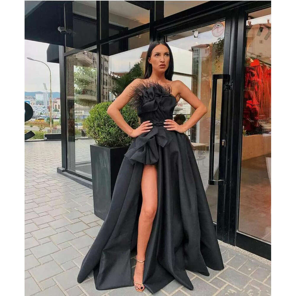Black Evening Dresses 2024 Strapless Satin Feather A e High Split Sweep Train Formal Party Prom Gowns tail Robe De Soiree