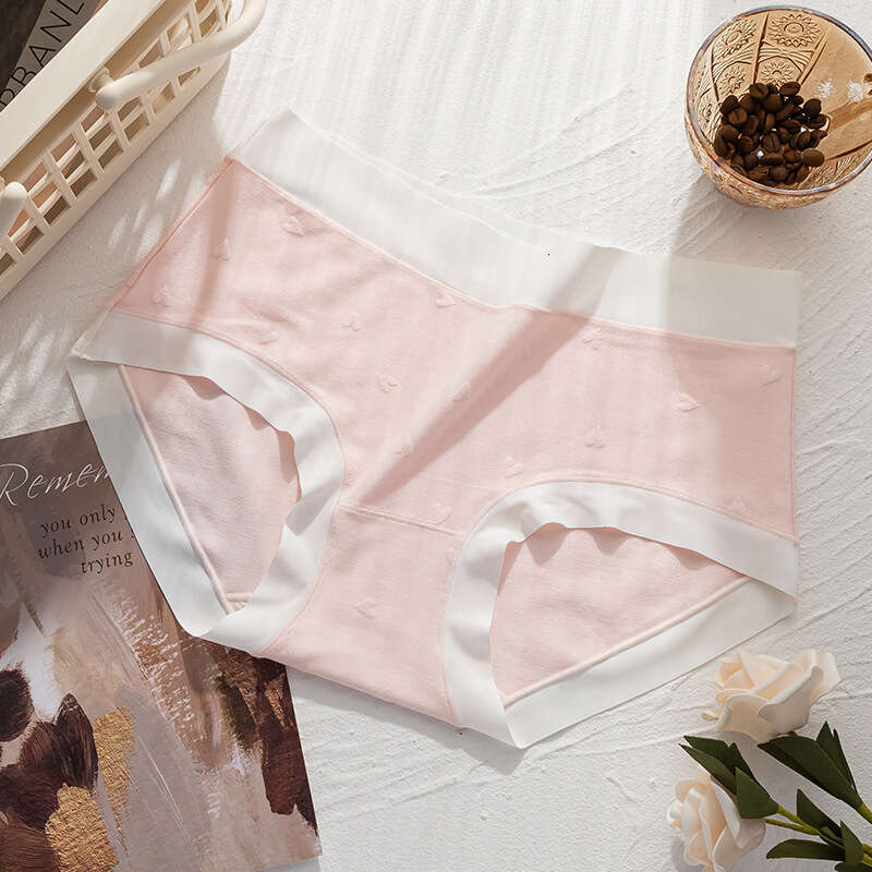 Soft Cream Colored Heart-shaped Girl's Made of Cotton 5A Antibacterial Crotch Women, Breathable and Seamless Underwear for Women Lingerie Calecon
