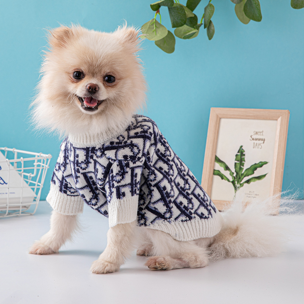Autumn and Winter thickened fashion brand pet sweater French bucket chenari medium and small dog luxury dog clothes cat and dog clothing coat