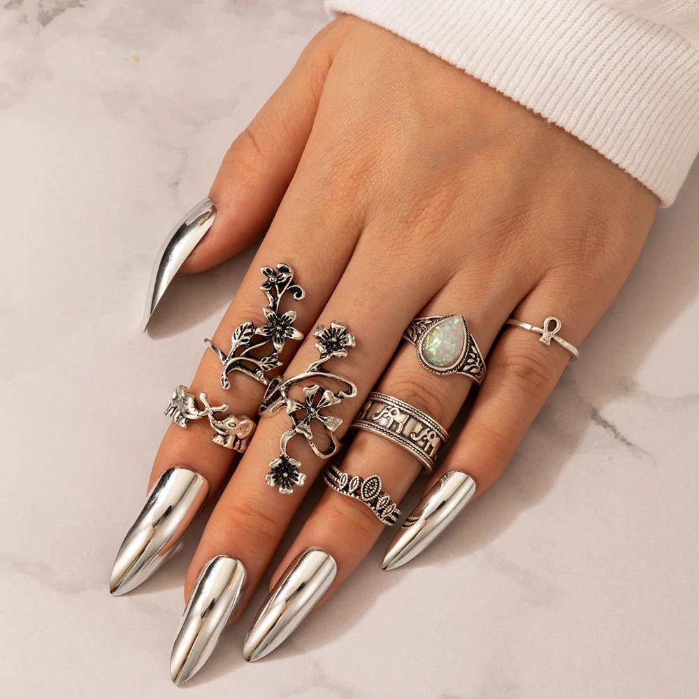 50 pieces/batch Vintage Shell Carved Leaf Finger Rings Womens Black Enamel Flower Star Moon Party Jewelry Gift Wholesale 240710